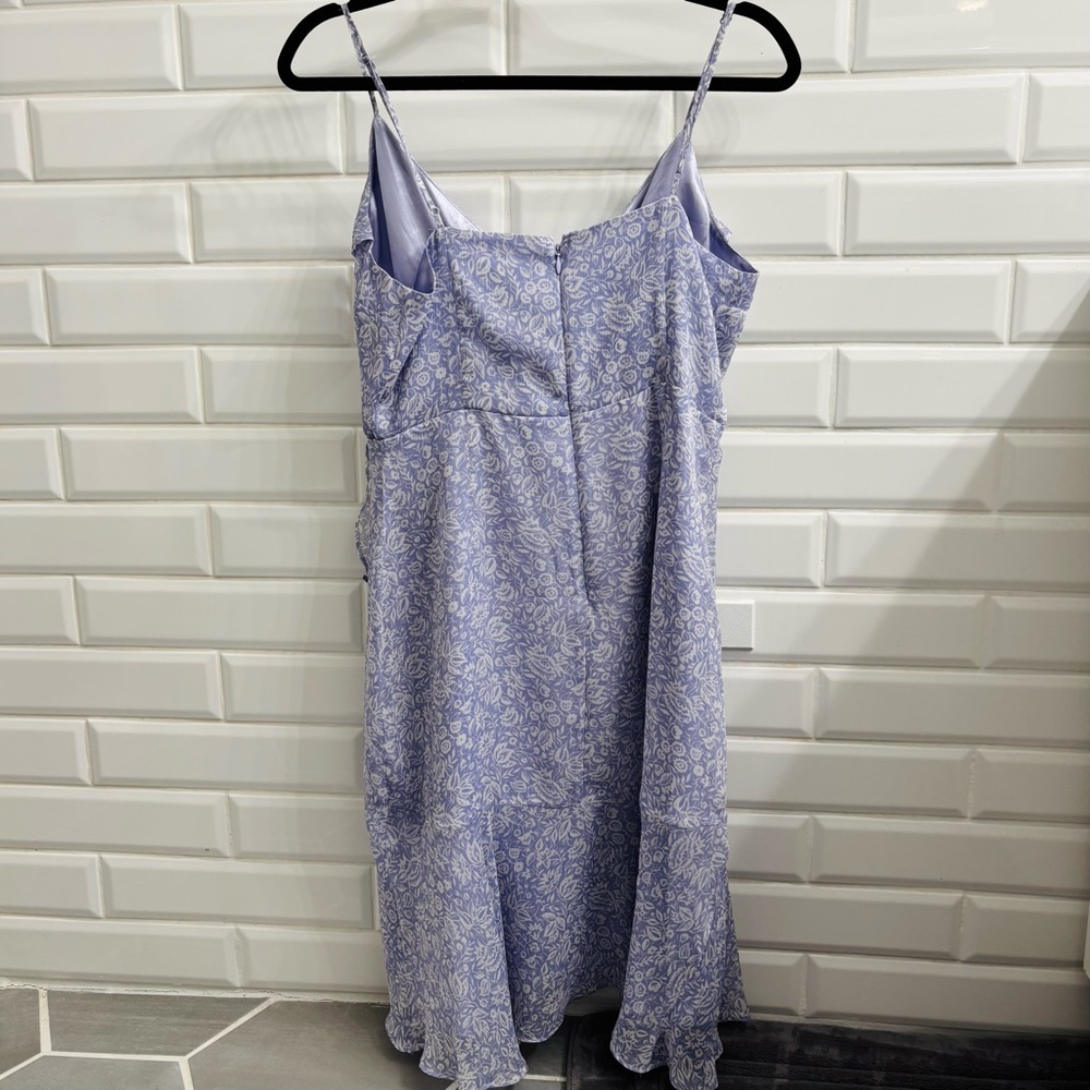 Express Women’s Purple/White Floral Patterned Wrap Dress - Picture 5 of 8